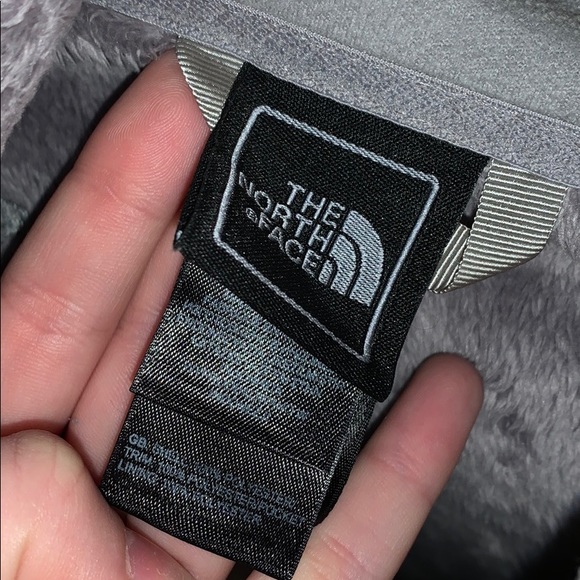 Grey Fuzzy NorthFace - Picture 4 of 5